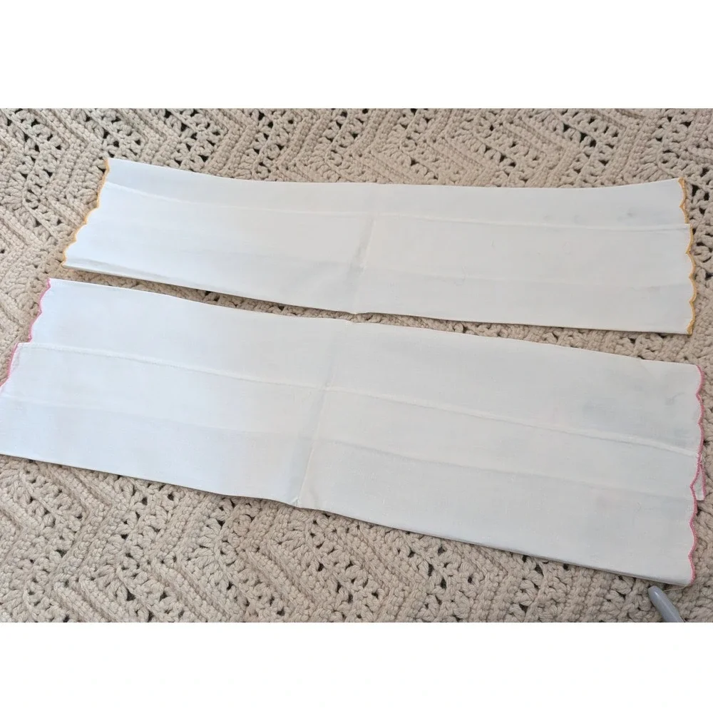 Vintage Floral Embroidered Hand Guest Towels White Scalloped Edge Set of 2